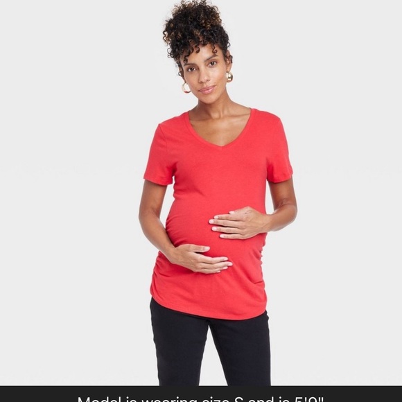 Short Sleeve V-Neck Maternity T-Shirt Isabel Maternity by Ingrid & Isabe|Red XS - Picture 4 of 16